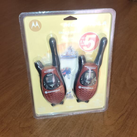 Motorola Talkabout T5550 Walkie Talkies 2 Way Radios Red Set of 2 NEW Sealed - Picture 1 of 10